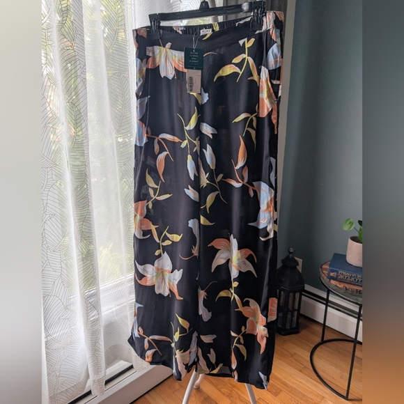 79.Nwt Roxy Floral Black Wide-Leg Pants - Picture 1 of 7